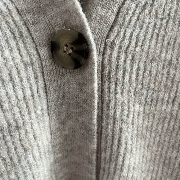 H&M sweater - Picture 3 of 4